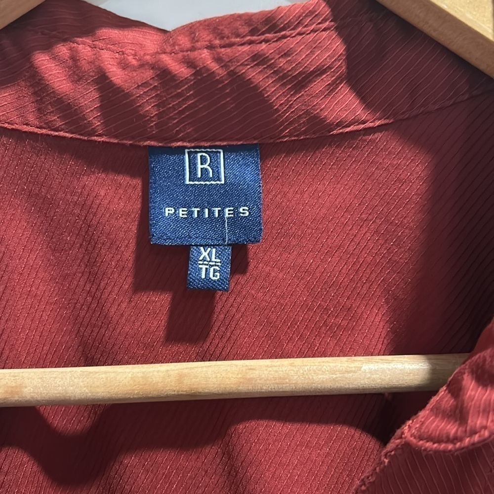 Reitman Petite Blouse Short Sleeves side zipper cuff sleeves burgundy Size XL P - Picture 2 of 12